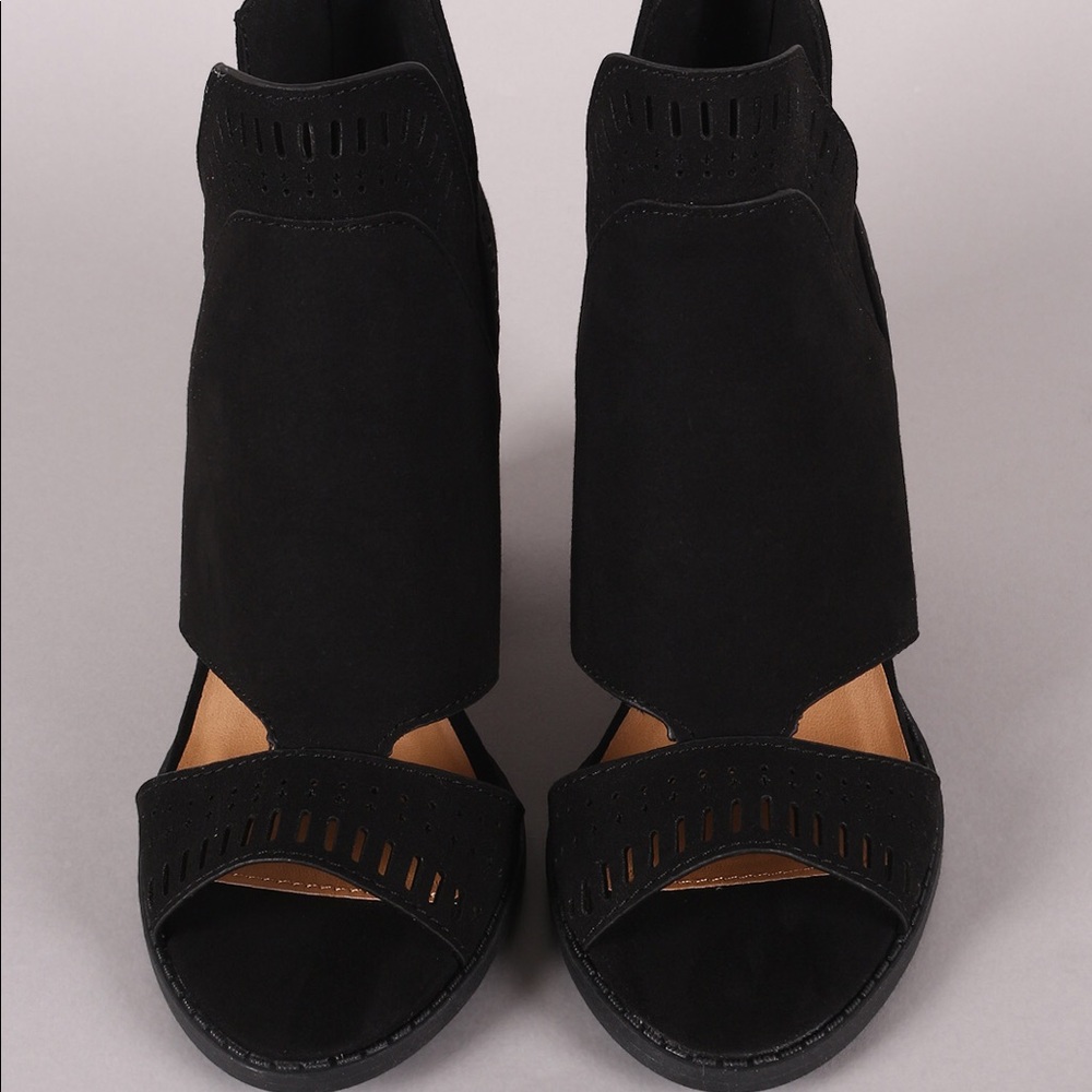 🎉NEW 🎉LADIES BLACK V-CUT CHUNKY HEEL SANDALS - Picture 6 of 8